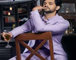 Shakti Arora consuming alcohol